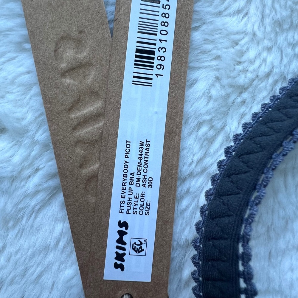 SKIMS Fits Everybody Picot Push Up Bra Ash Contrast Size 30D DM-DEM-8443W NWT - Picture 9 of 10